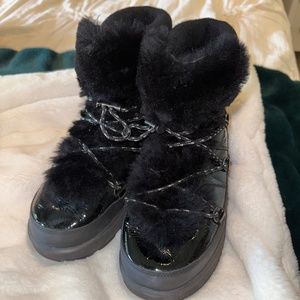 UGG Highland Waterproof Patent 1096467 Boots Black Size 8.5